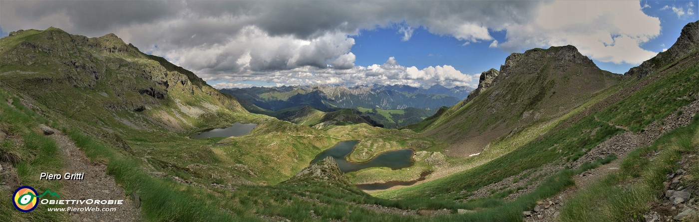 54 Laghi Ponteranica con a sx Monte Ponteranica e a dx Triomen.jpg